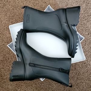 Black, chunky rainboots